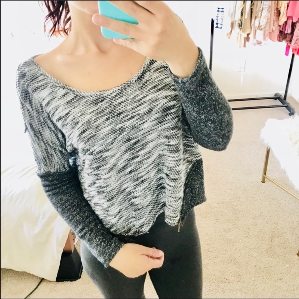 Jessica Simpson gray marled cropped sweater